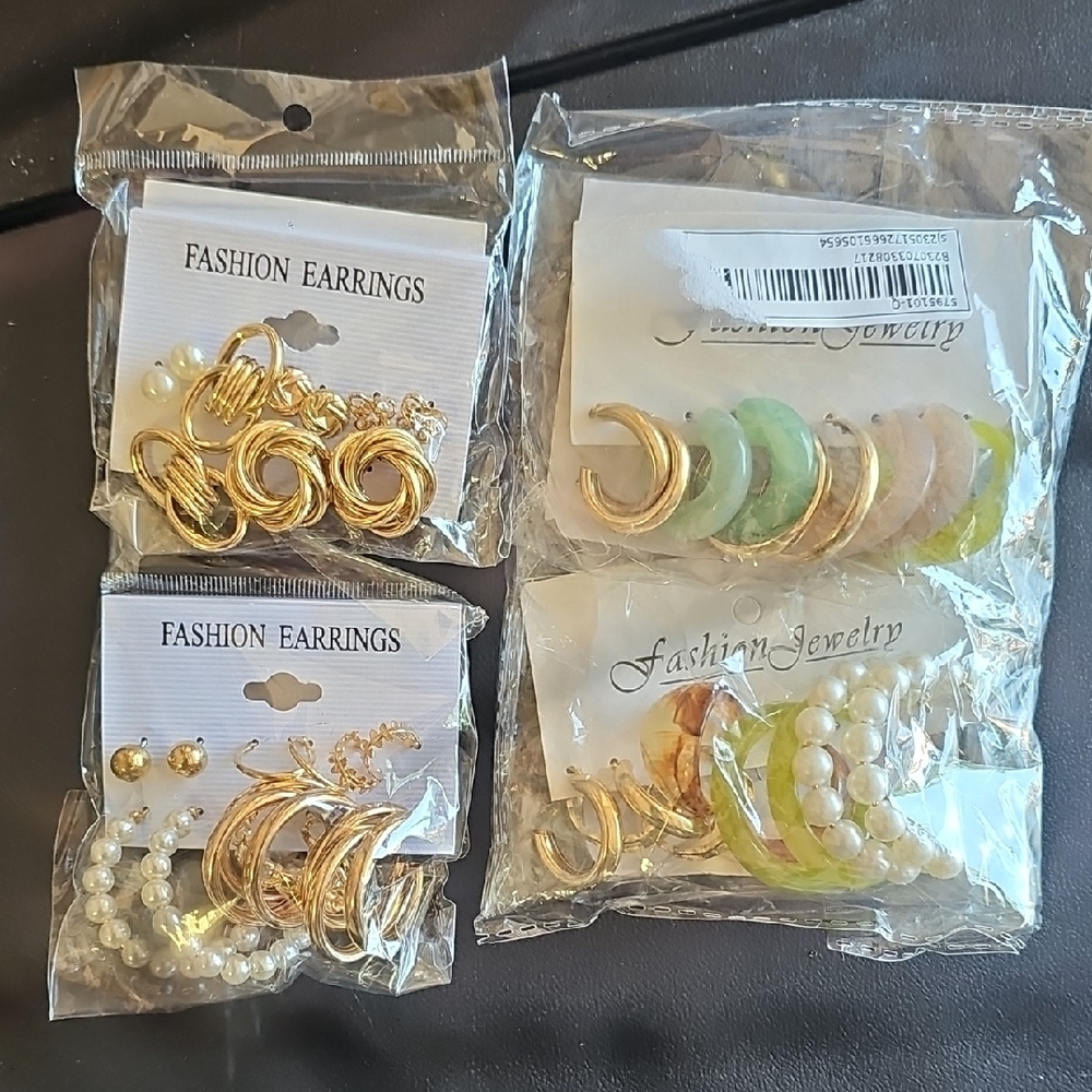 Fashion Jewelry Gold and Pearl Earrings Set